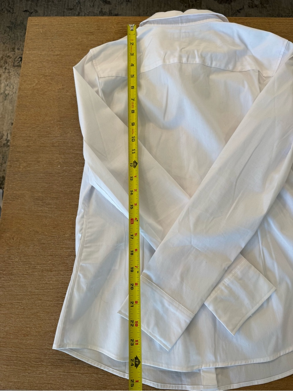 Women’s size 6 White Button-Down Dress Shirt - Banana Republic - Picture 3 of 6